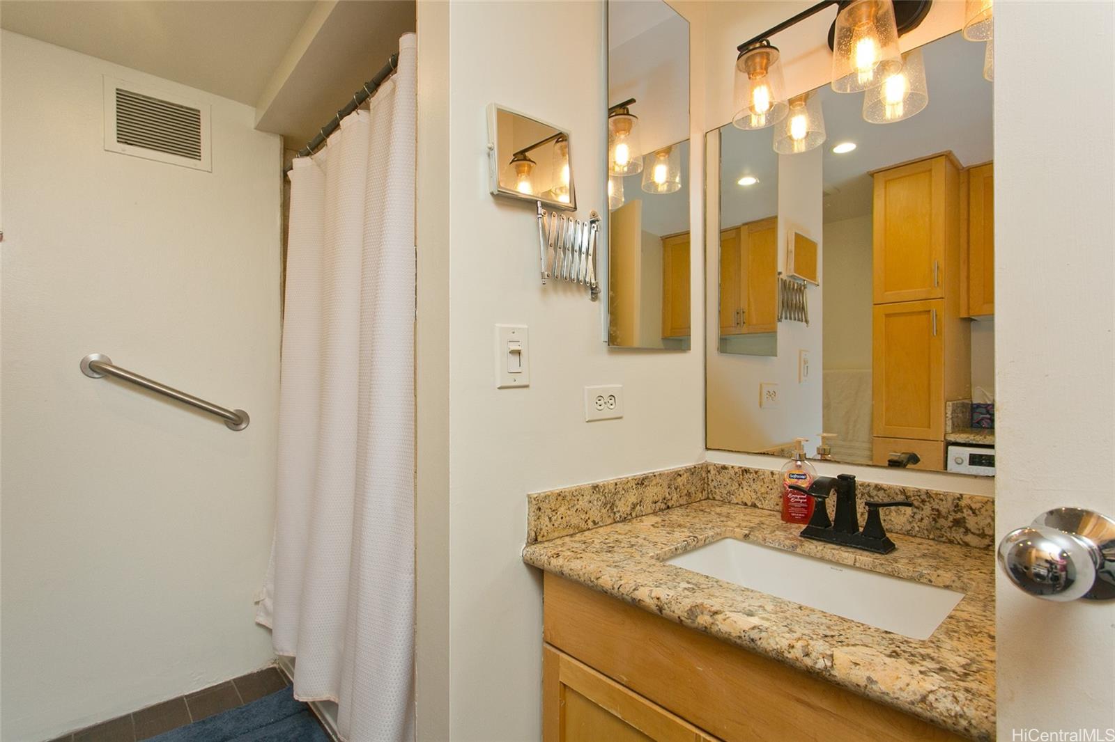 Foster Tower condo # 1803, Honolulu, Hawaii - photo 12 of 14