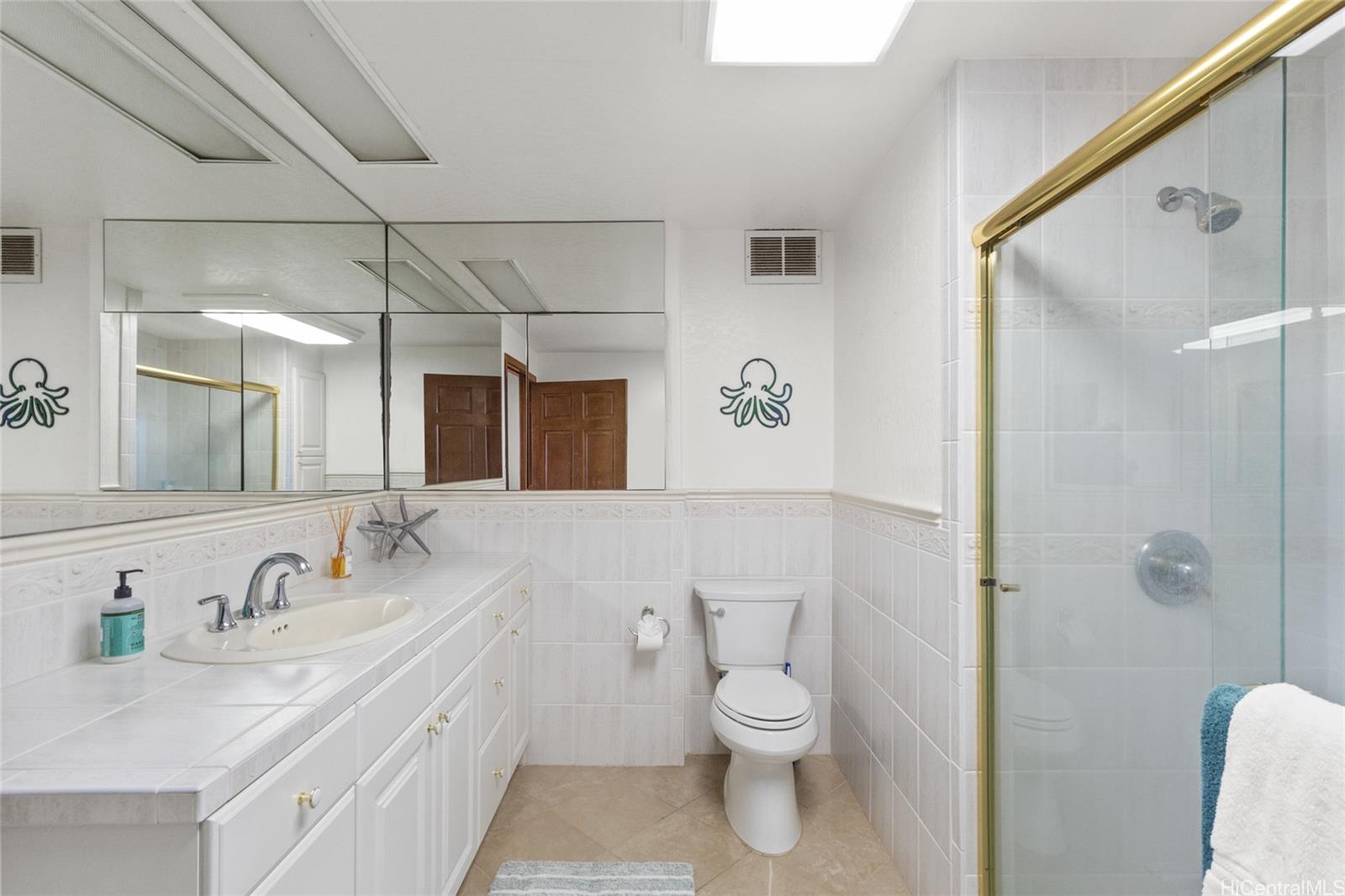 Foster Tower condo # 2501, Honolulu, Hawaii - photo 15 of 22