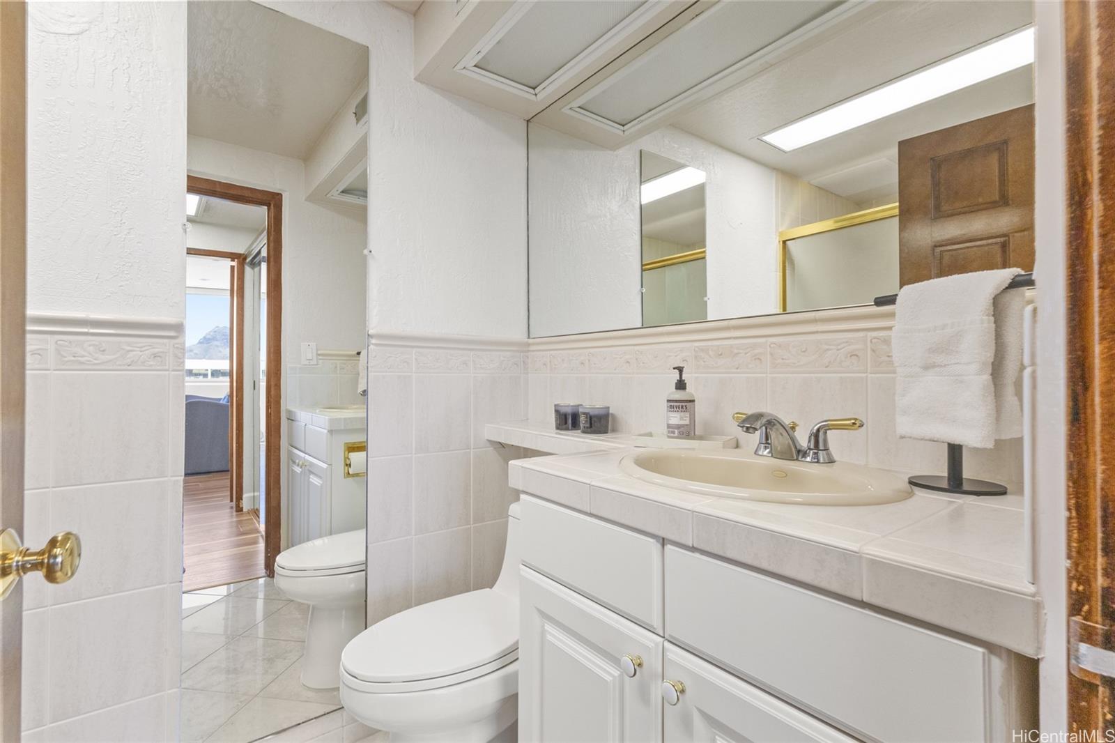 Foster Tower condo # 2501, Honolulu, Hawaii - photo 18 of 22