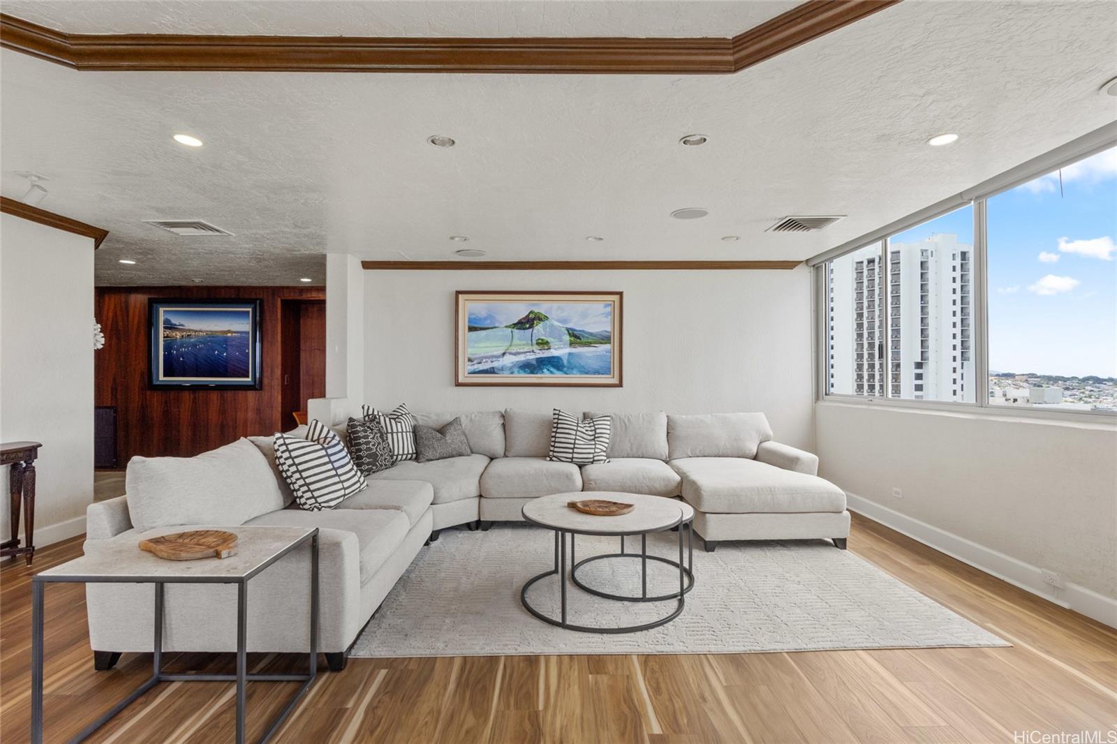 Foster Tower condo # 2501, Honolulu, Hawaii - photo 5 of 22