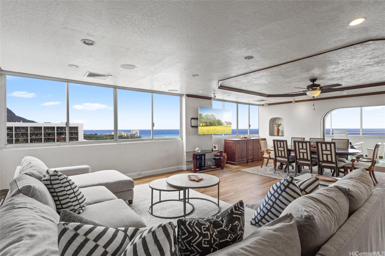 Foster Tower condo # 2501, Honolulu, Hawaii - photo 6 of 22