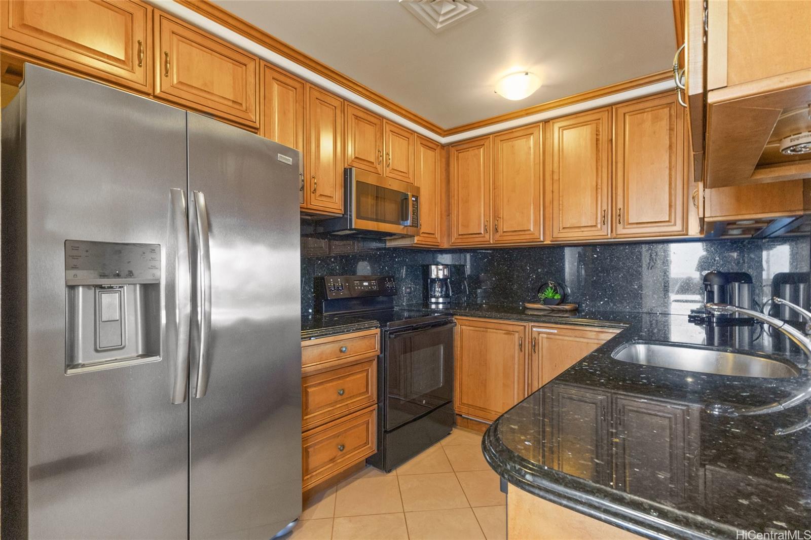 Foster Tower condo # 2501, Honolulu, Hawaii - photo 8 of 22