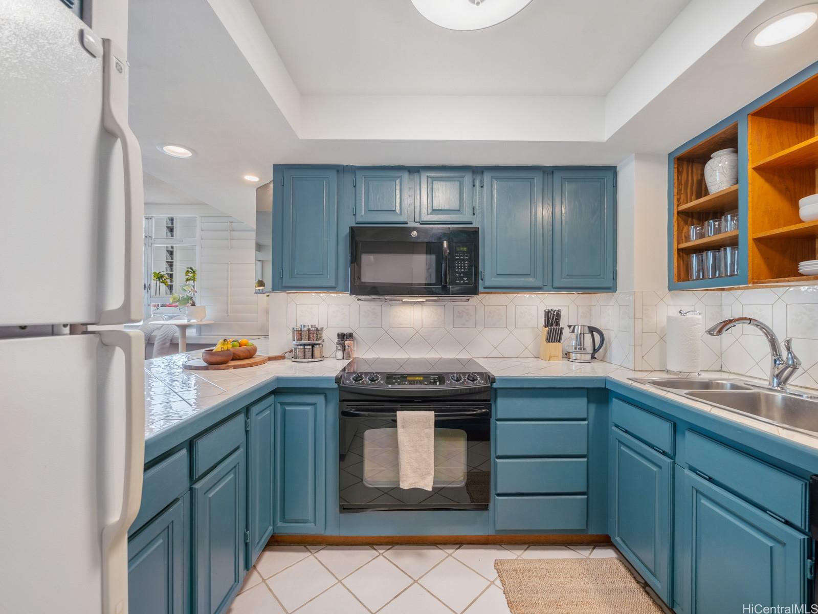 Foster Tower condo # 503, Honolulu, Hawaii - photo 11 of 19