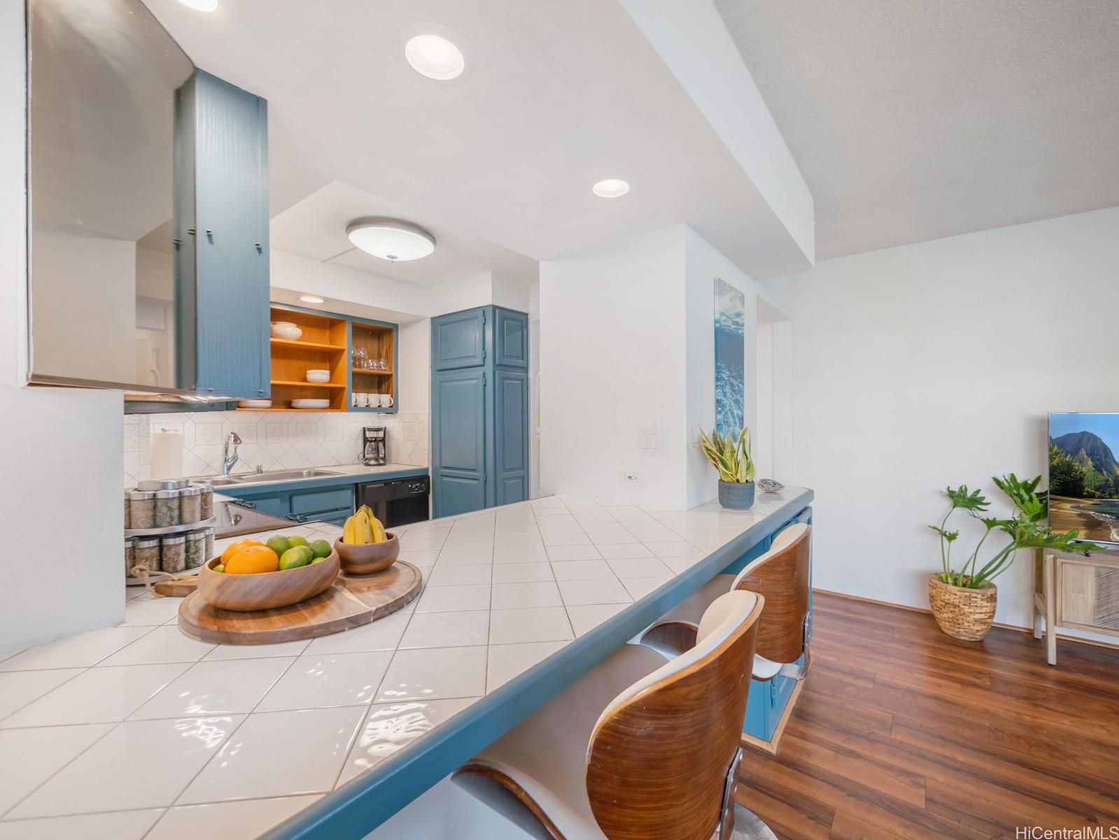 Foster Tower condo # 503, Honolulu, Hawaii - photo 9 of 19