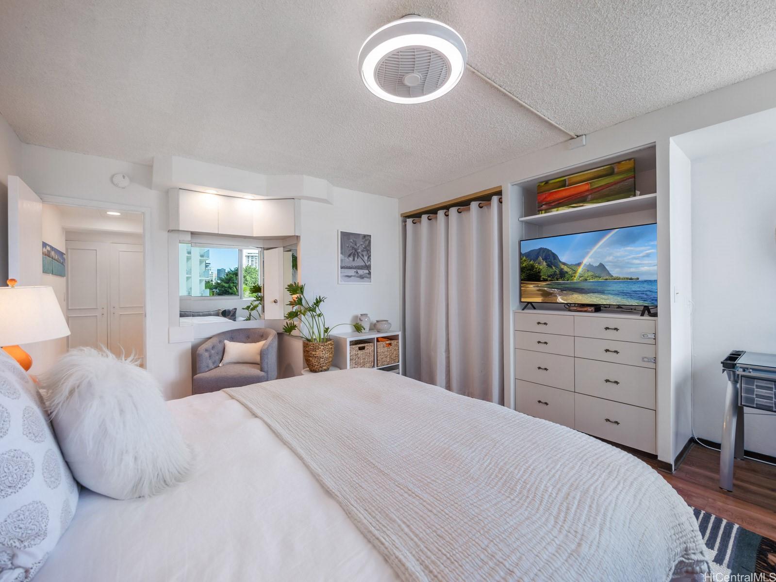 Foster Tower condo # 503, Honolulu, Hawaii - photo 13 of 19