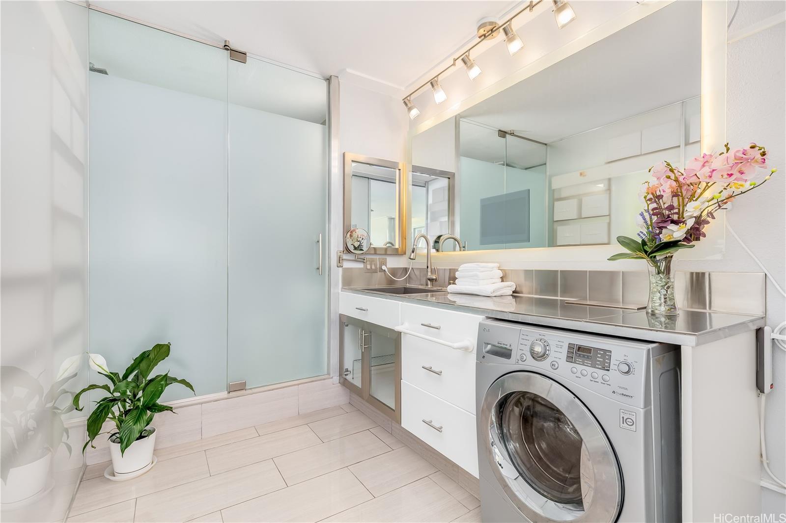 Foster Tower condo # 504, Honolulu, Hawaii - photo 11 of 25