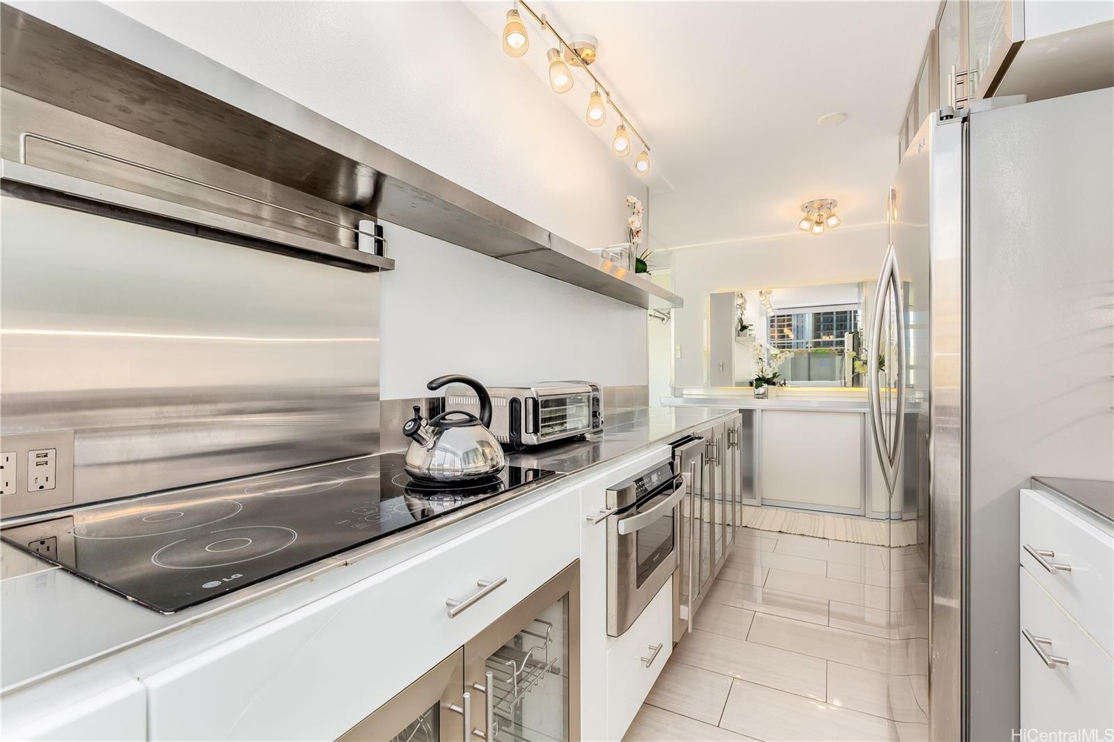 Foster Tower condo # 504, Honolulu, Hawaii - photo 14 of 25