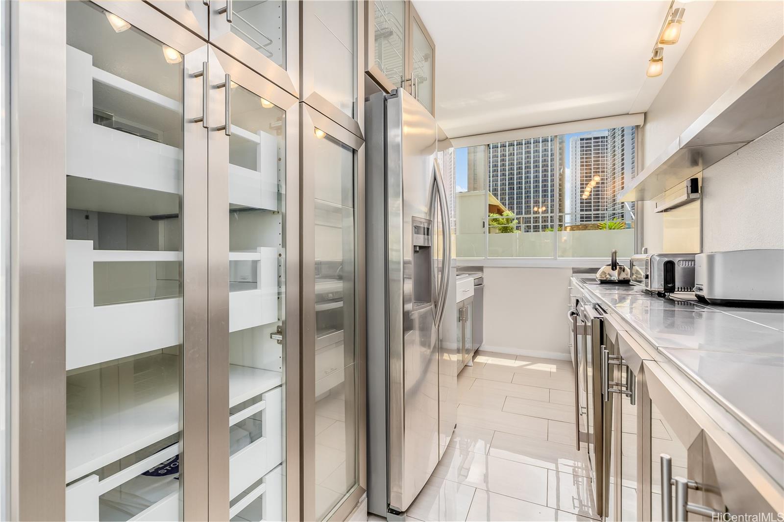 Foster Tower condo # 504, Honolulu, Hawaii - photo 15 of 25