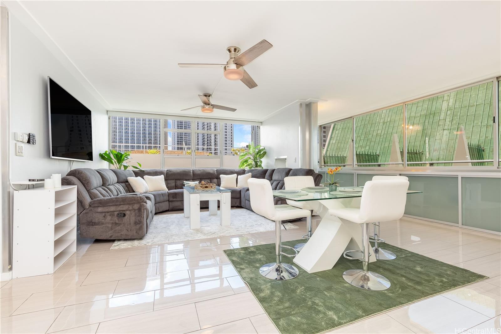 Foster Tower condo # 504, Honolulu, Hawaii - photo 4 of 25