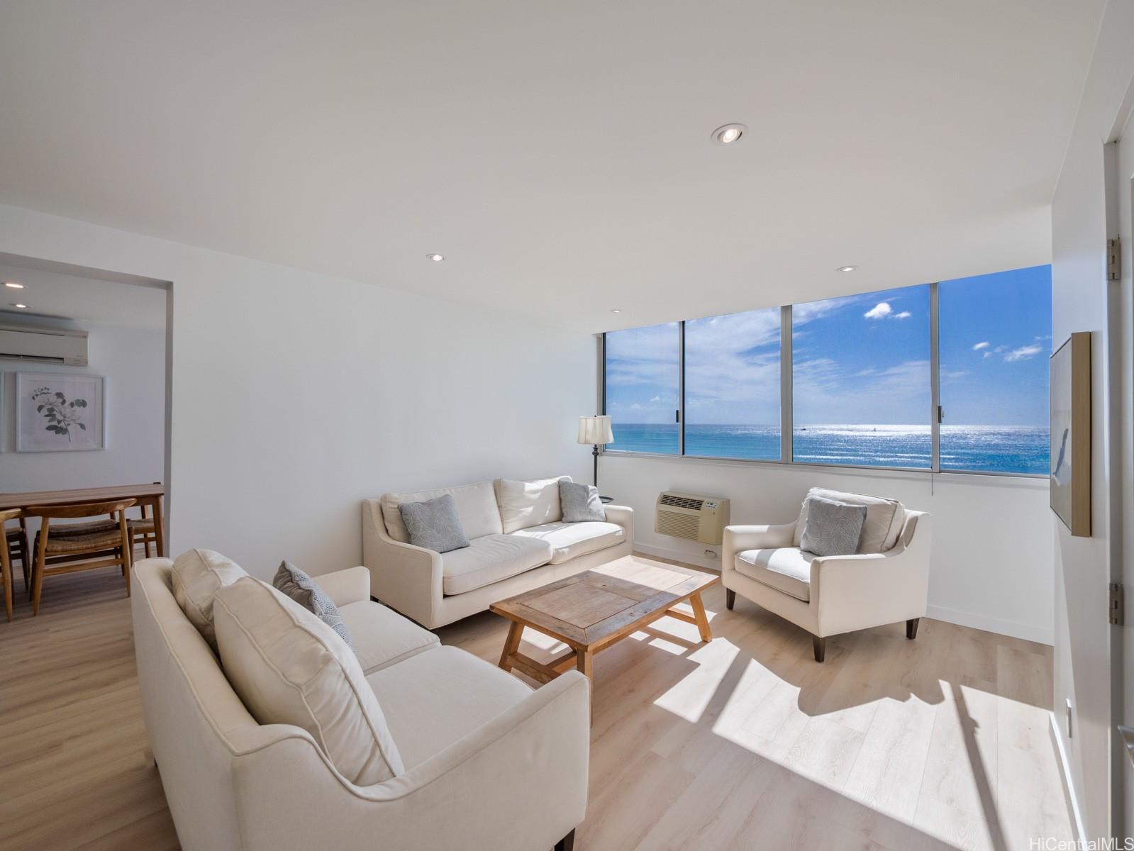 Foster Tower condo # 901, Honolulu, Hawaii - photo 2 of 25