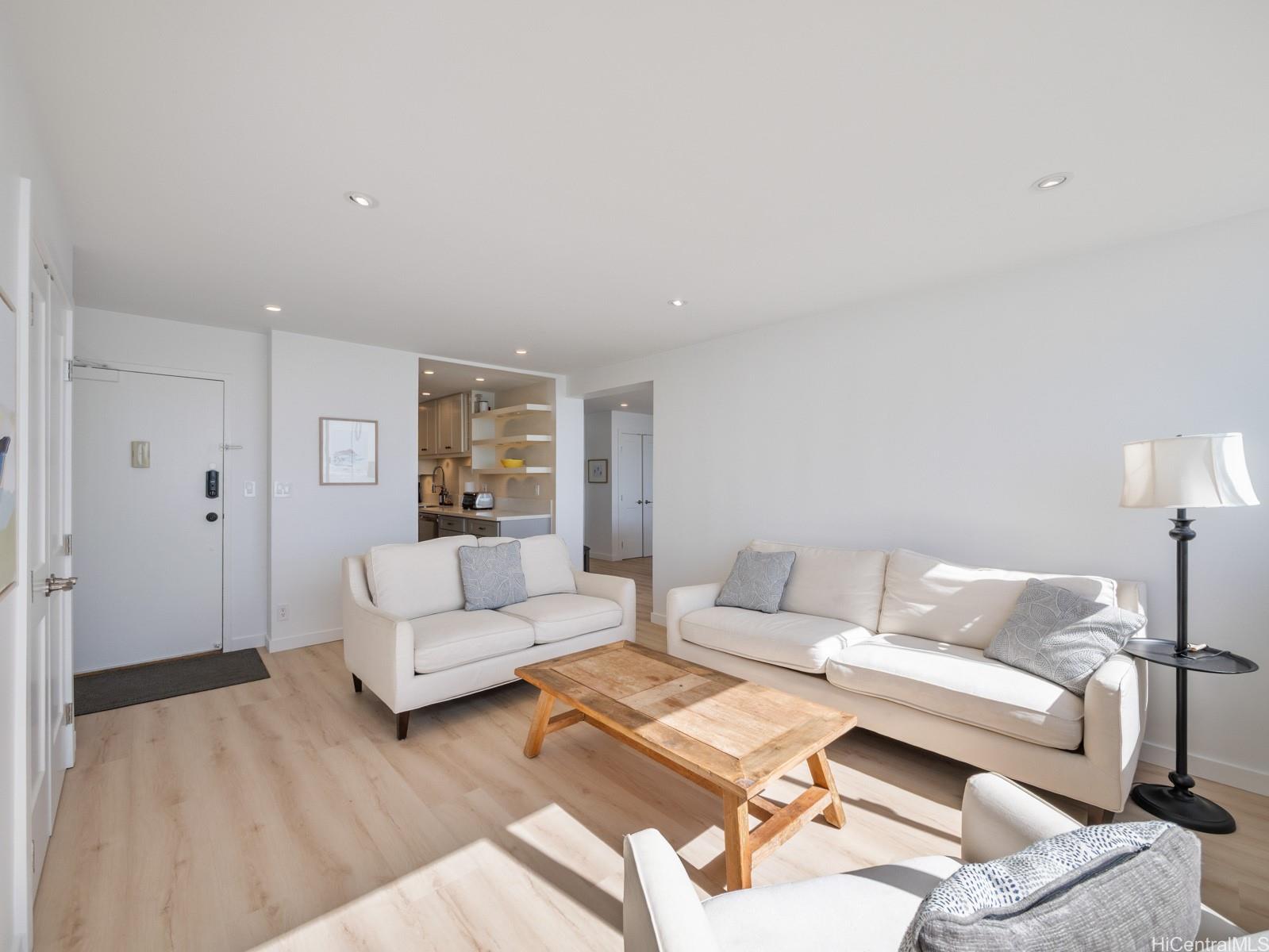 Foster Tower condo # 901, Honolulu, Hawaii - photo 11 of 25