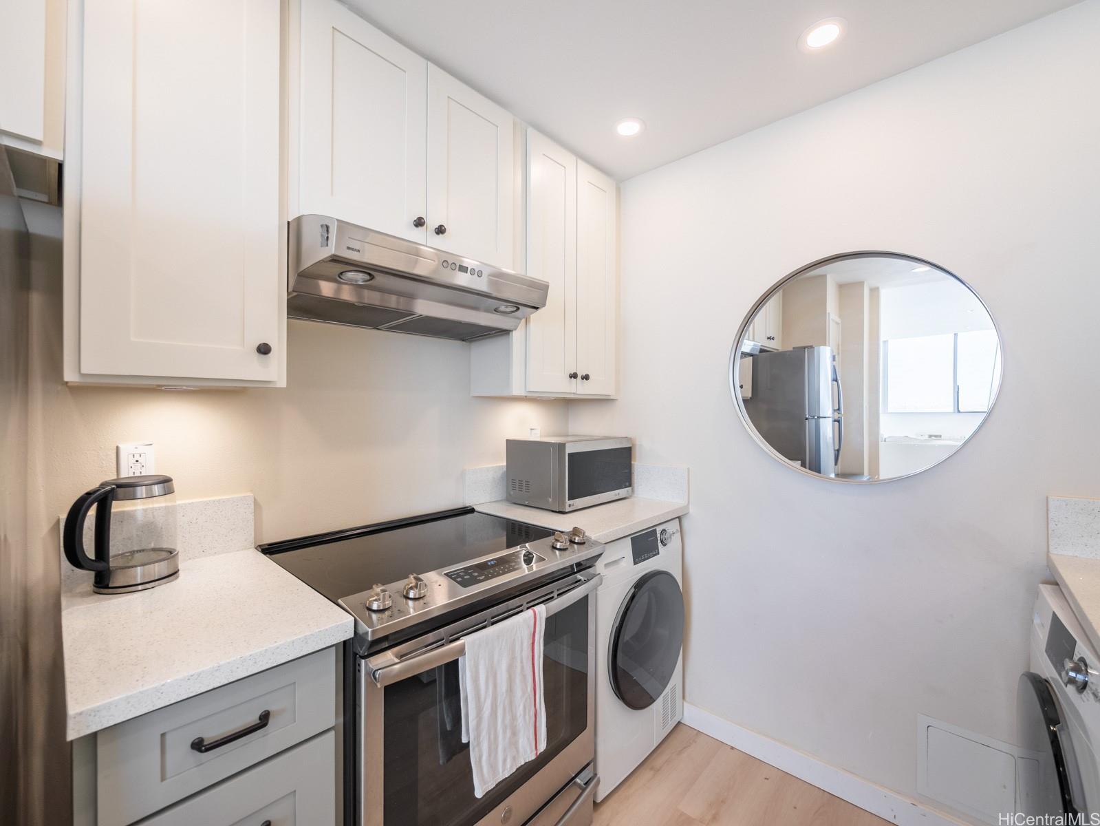 Foster Tower condo # 901, Honolulu, Hawaii - photo 12 of 25