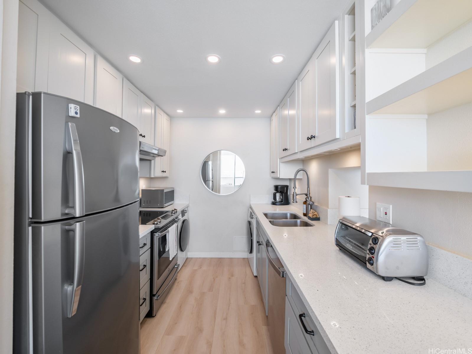 Foster Tower condo # 901, Honolulu, Hawaii - photo 3 of 25