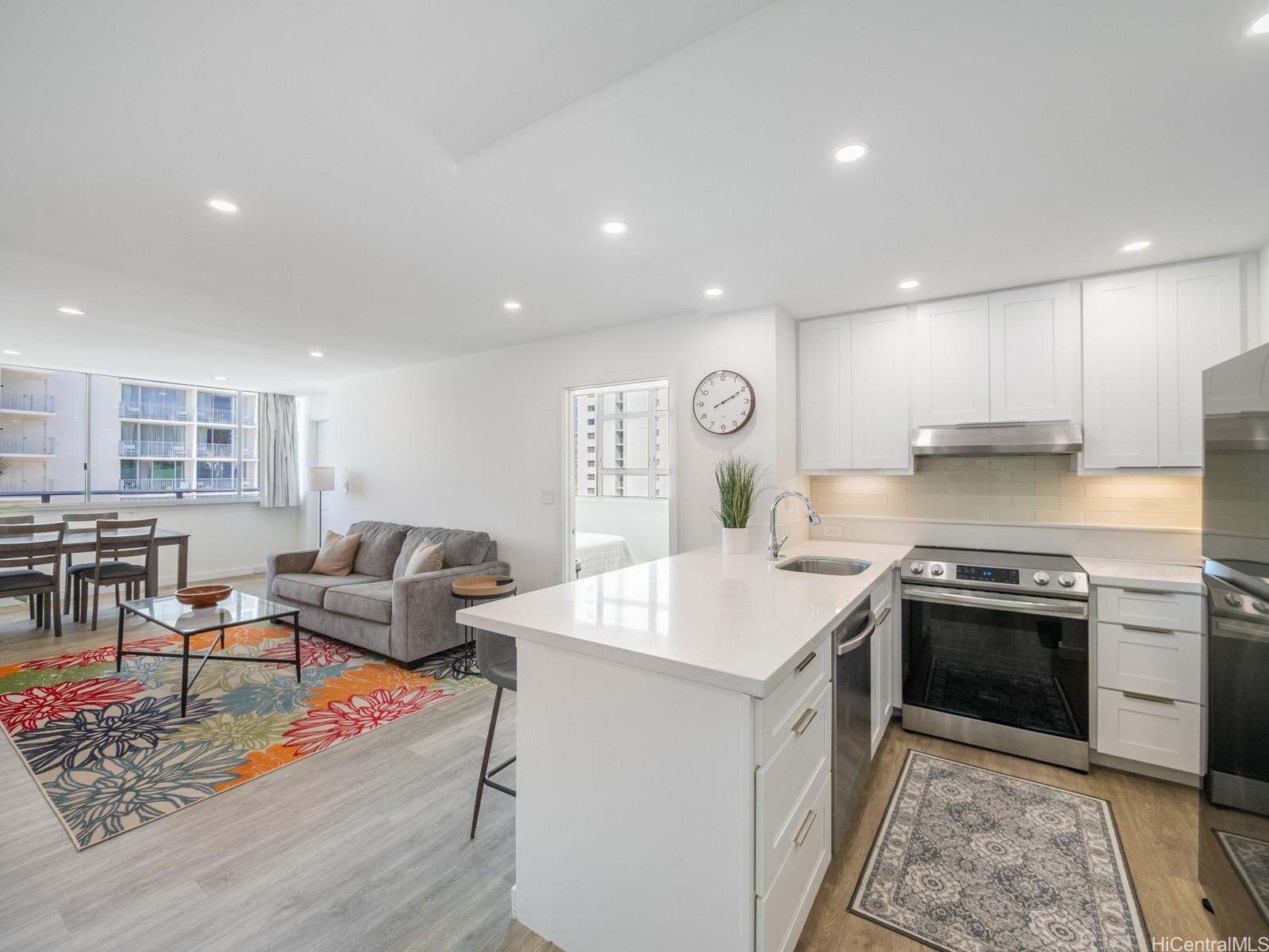 Foster Tower condo # 903, Honolulu, Hawaii - photo 2 of 25