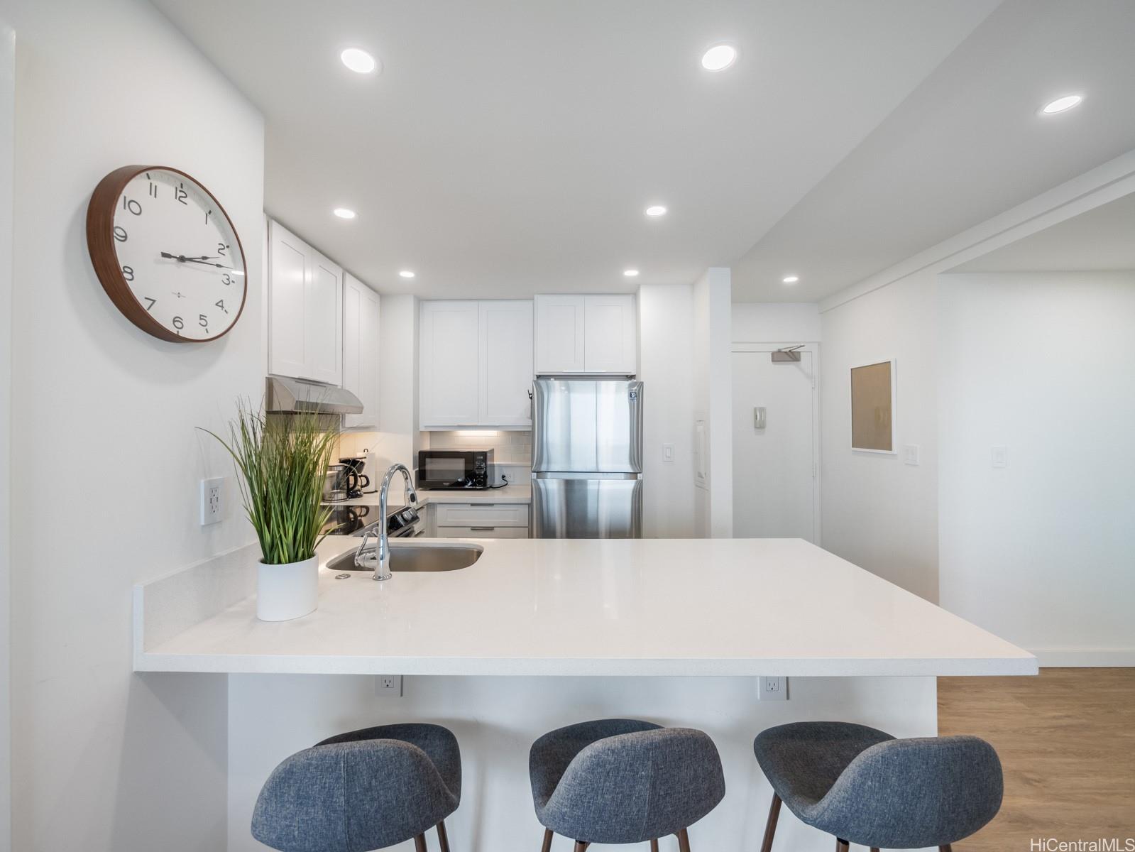 Foster Tower condo # 903, Honolulu, Hawaii - photo 12 of 25