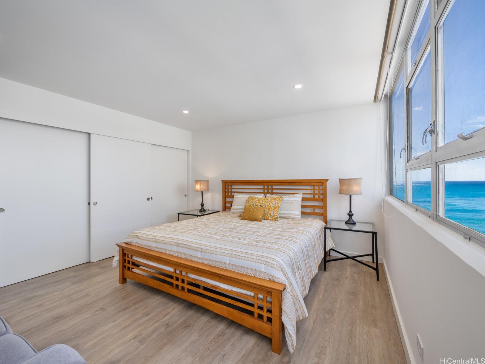 Foster Tower condo # 903, Honolulu, Hawaii - photo 16 of 25