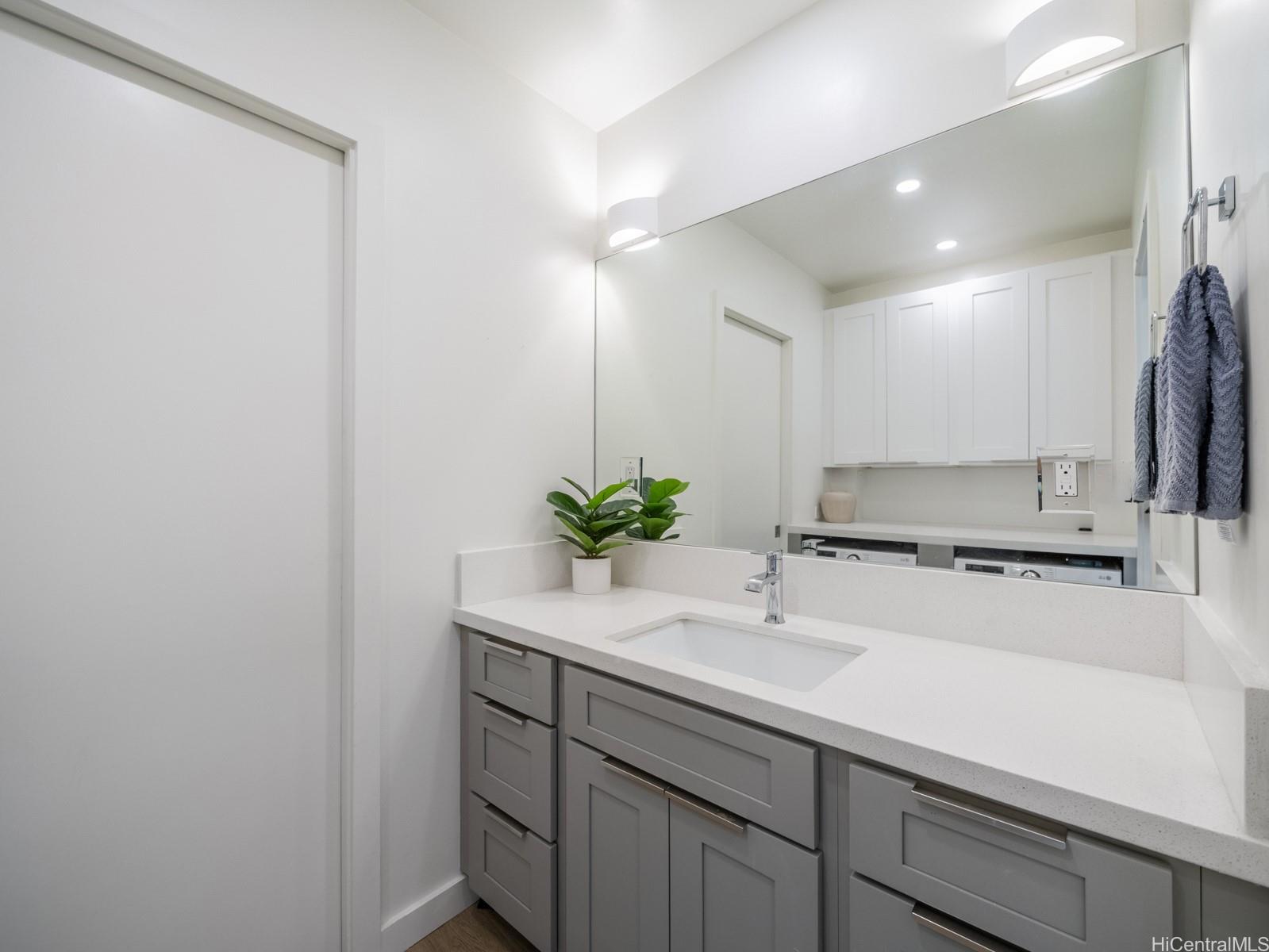 Foster Tower condo # 903, Honolulu, Hawaii - photo 18 of 25