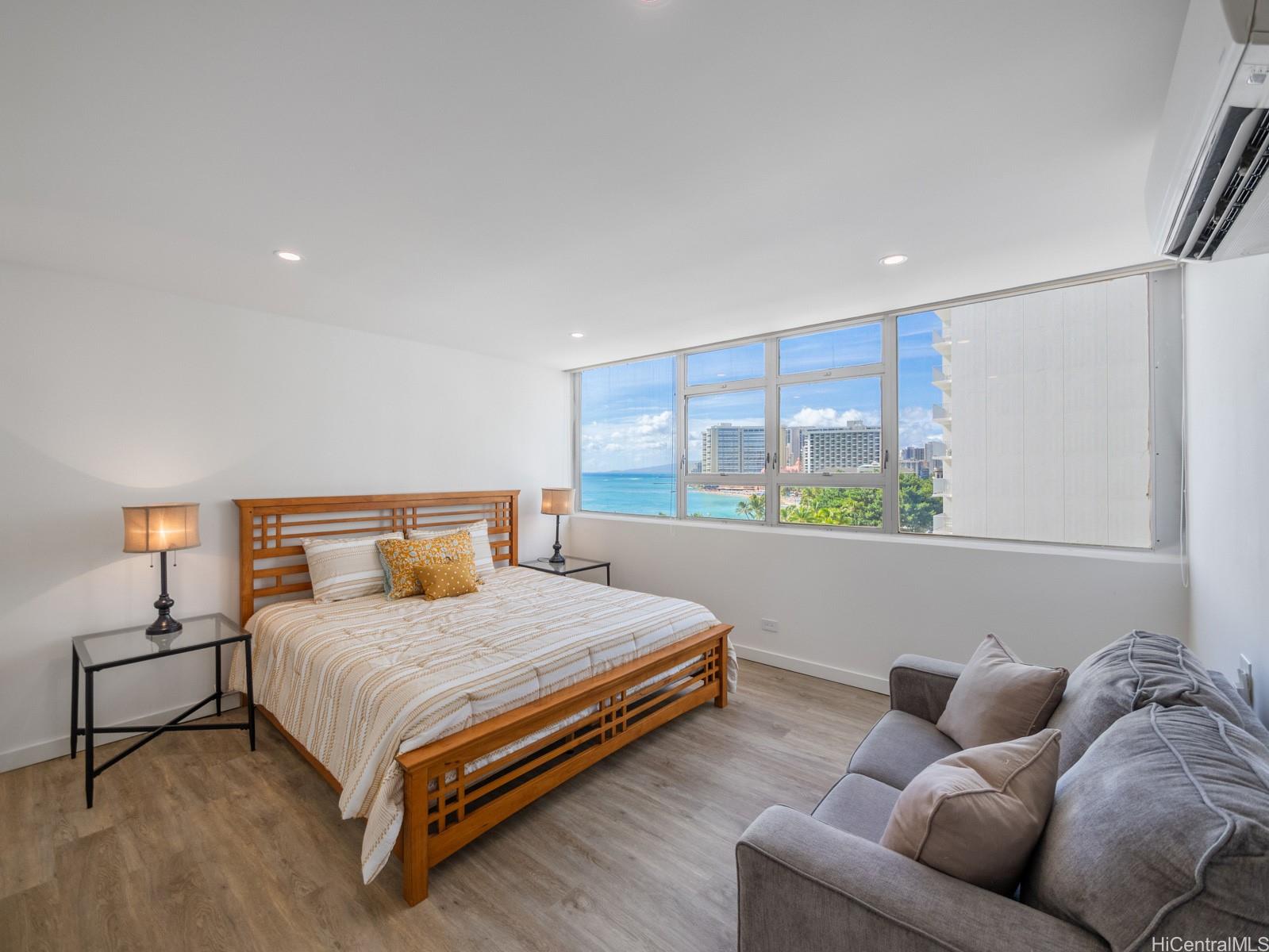 Foster Tower condo # 903, Honolulu, Hawaii - photo 4 of 25