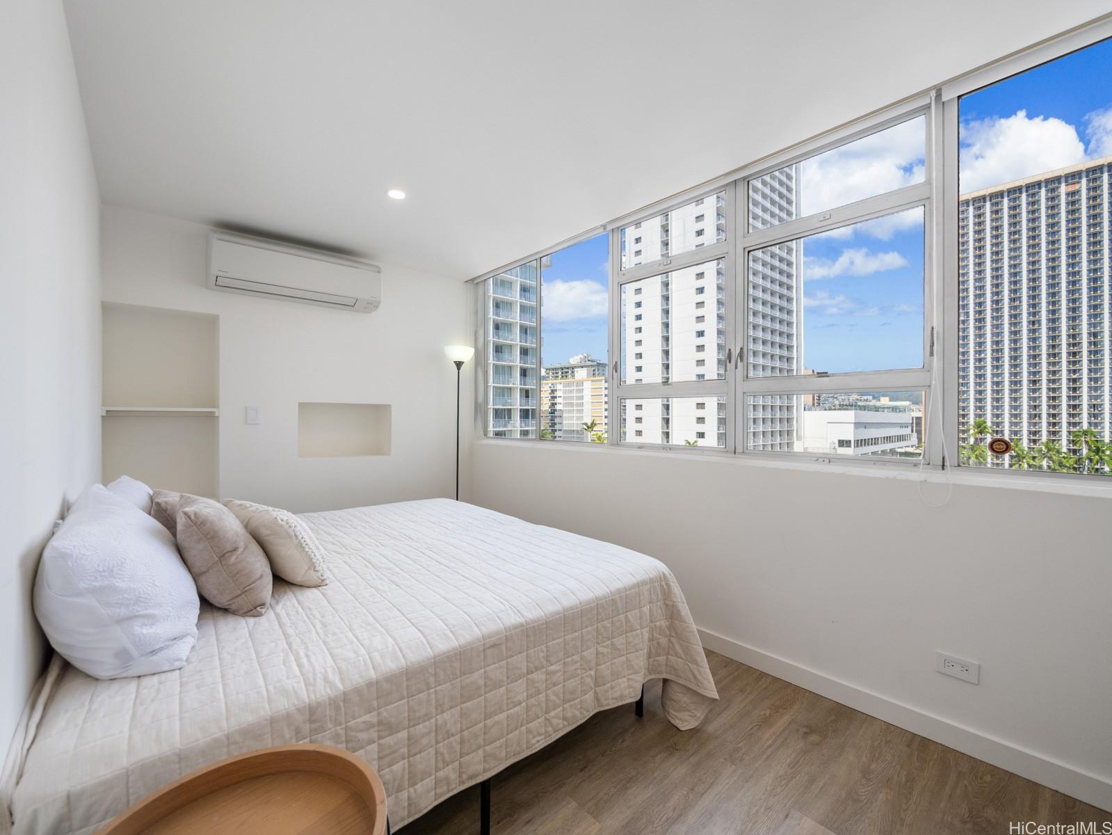 Foster Tower condo # 903, Honolulu, Hawaii - photo 7 of 25