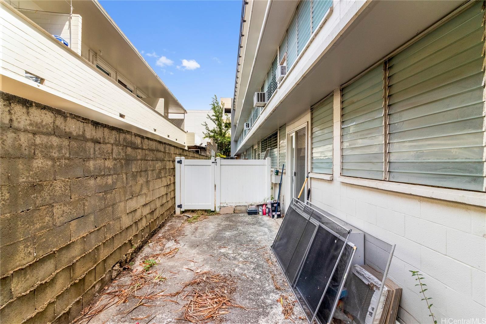 Varsity House condo # 101, Honolulu, Hawaii - photo 12 of 15