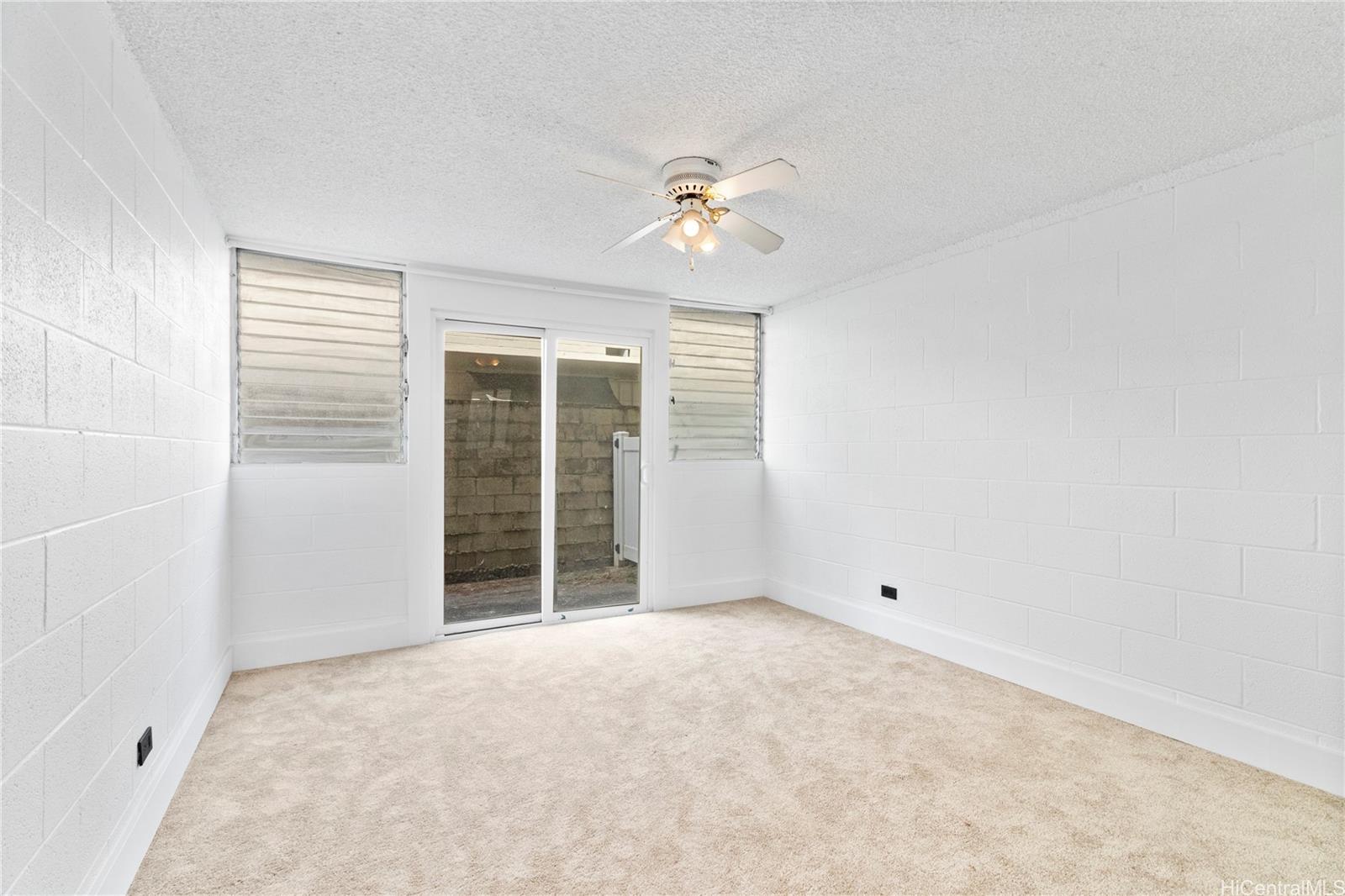 Varsity House condo # 101, Honolulu, Hawaii - photo 6 of 15