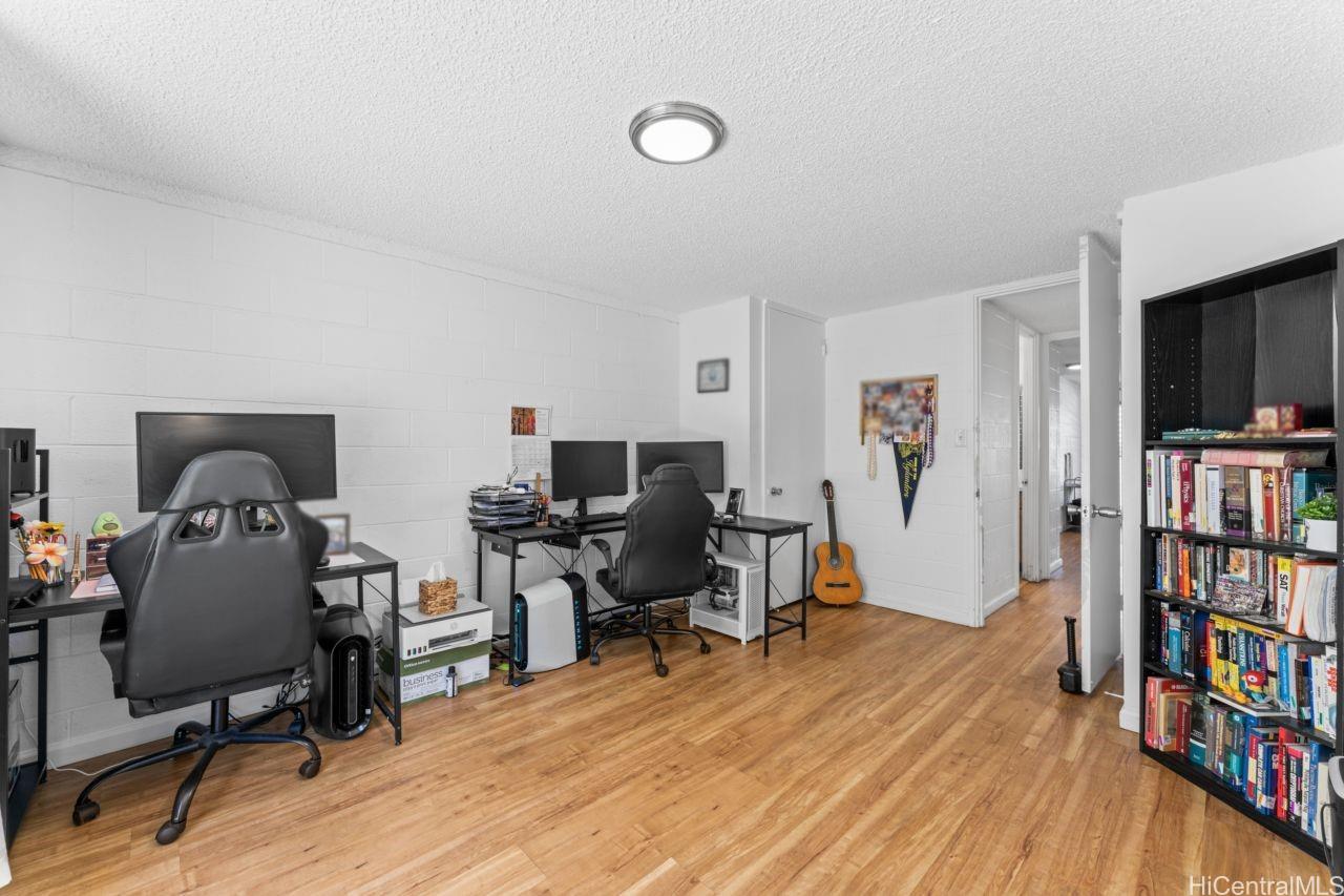 Varsity House condo # 102, Honolulu, Hawaii - photo 12 of 24