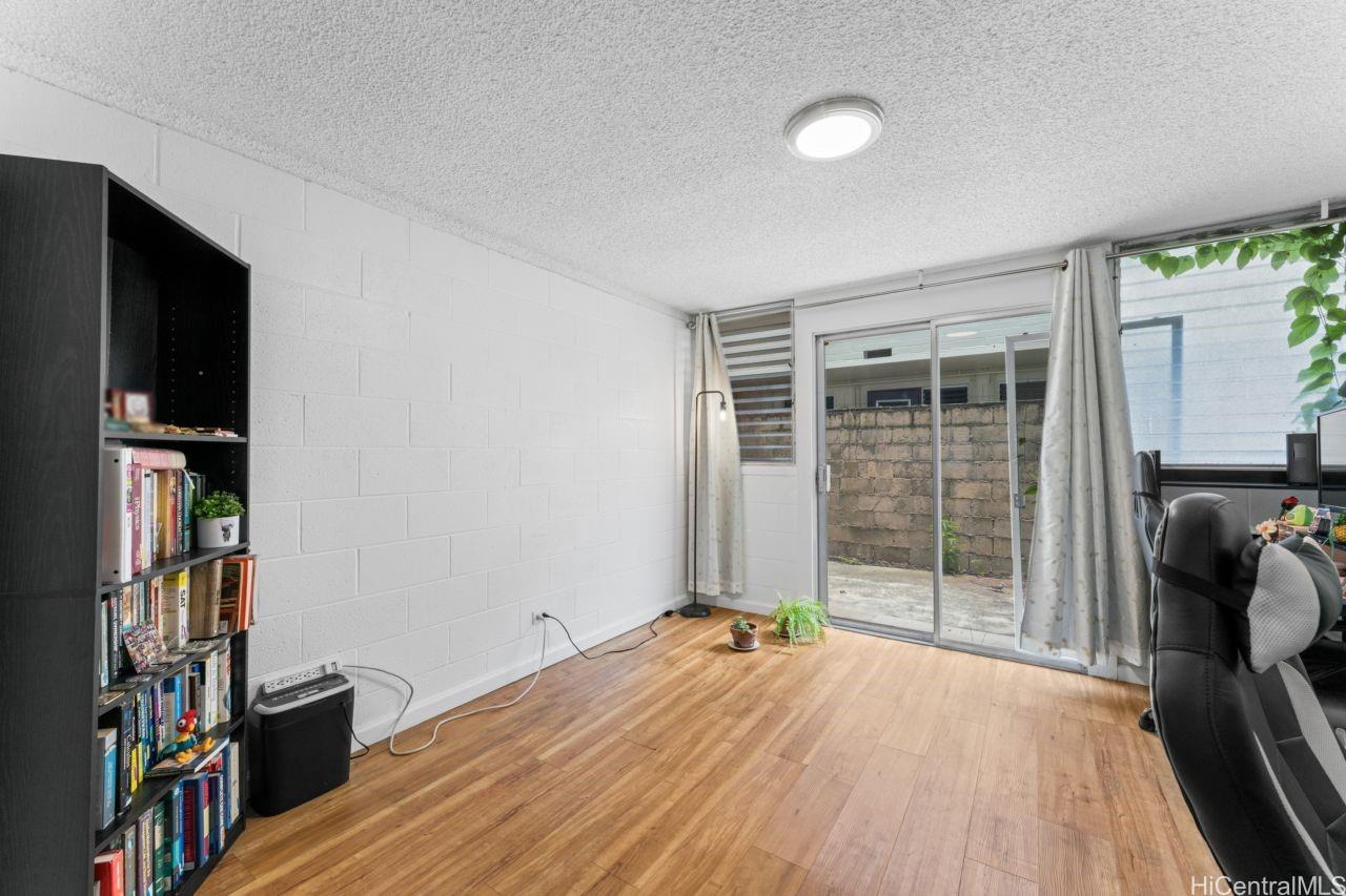 Varsity House condo # 102, Honolulu, Hawaii - photo 13 of 24