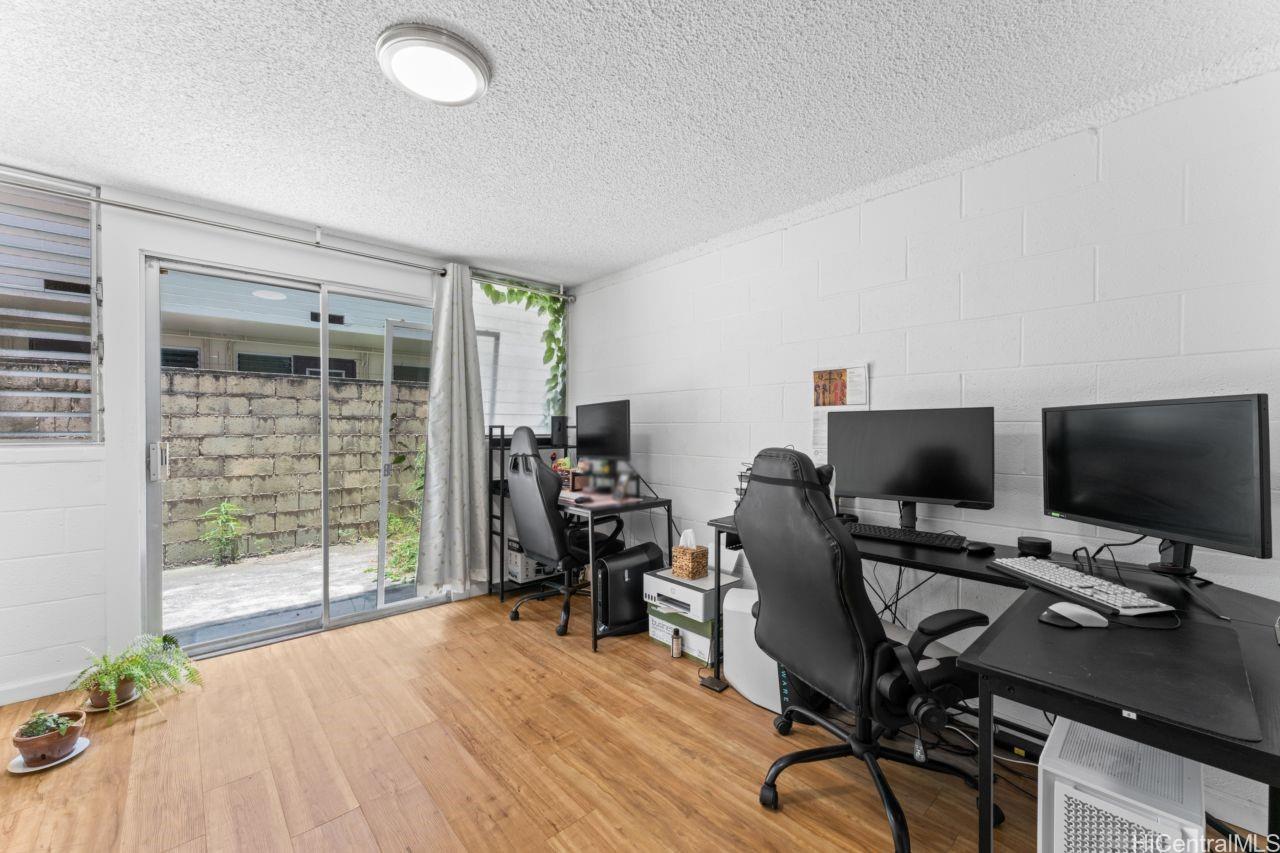 Varsity House condo # 102, Honolulu, Hawaii - photo 14 of 24