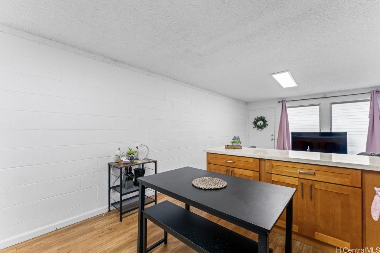 Varsity House condo # 102, Honolulu, Hawaii - photo 15 of 24