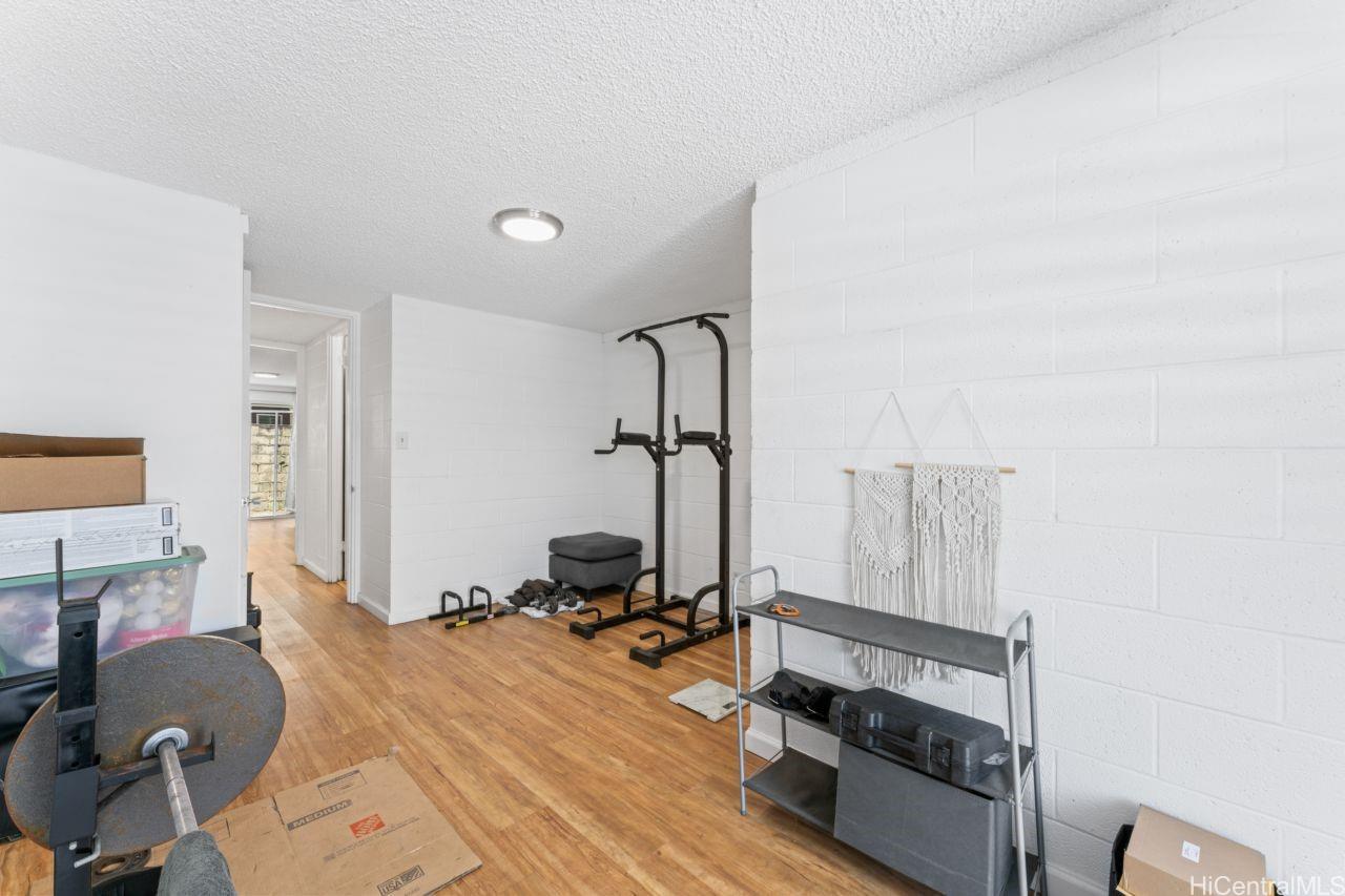 Varsity House condo # 102, Honolulu, Hawaii - photo 17 of 24