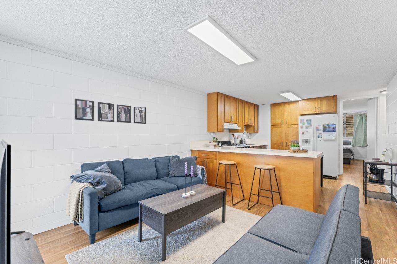 Varsity House condo # 102, Honolulu, Hawaii - photo 3 of 24