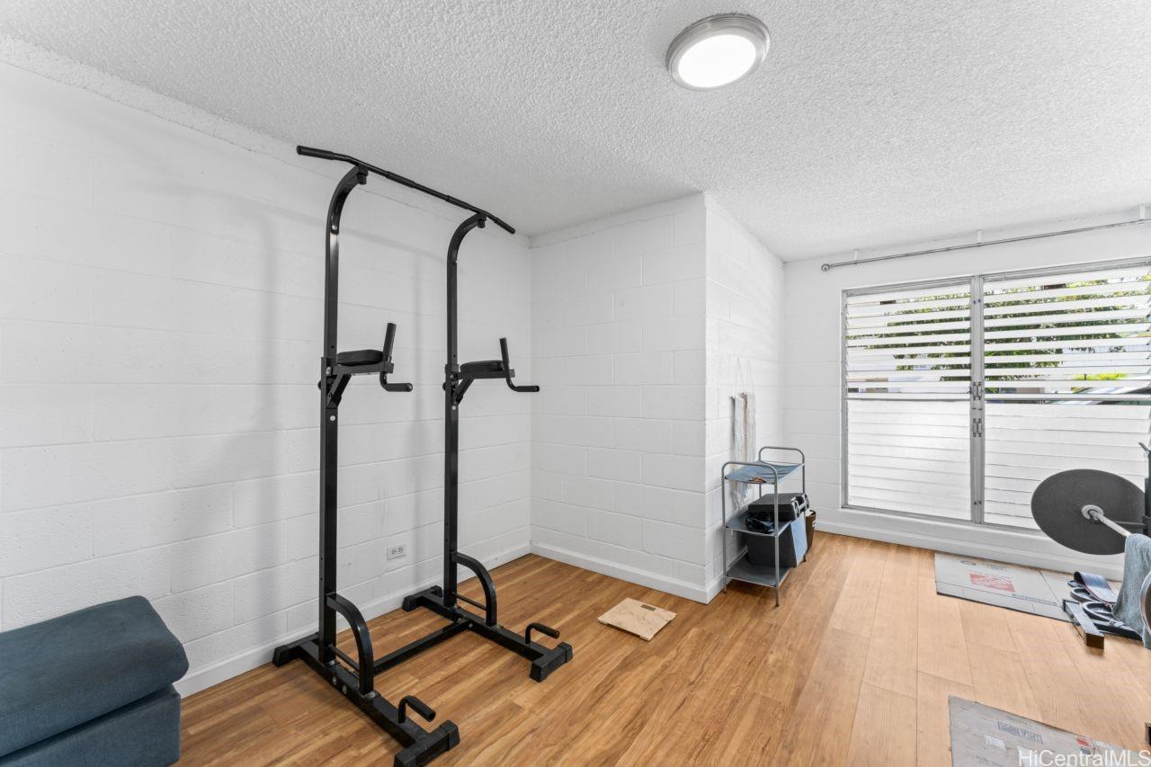 Varsity House condo # 102, Honolulu, Hawaii - photo 21 of 24