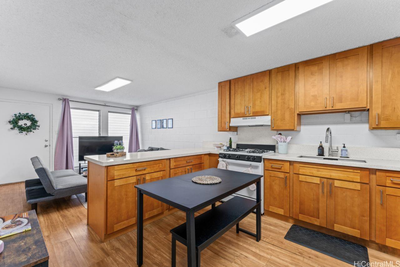 Varsity House condo # 102, Honolulu, Hawaii - photo 5 of 24