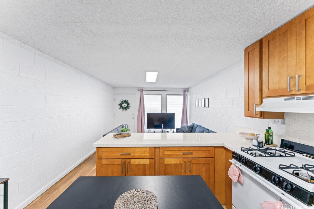 Varsity House condo # 102, Honolulu, Hawaii - photo 8 of 24