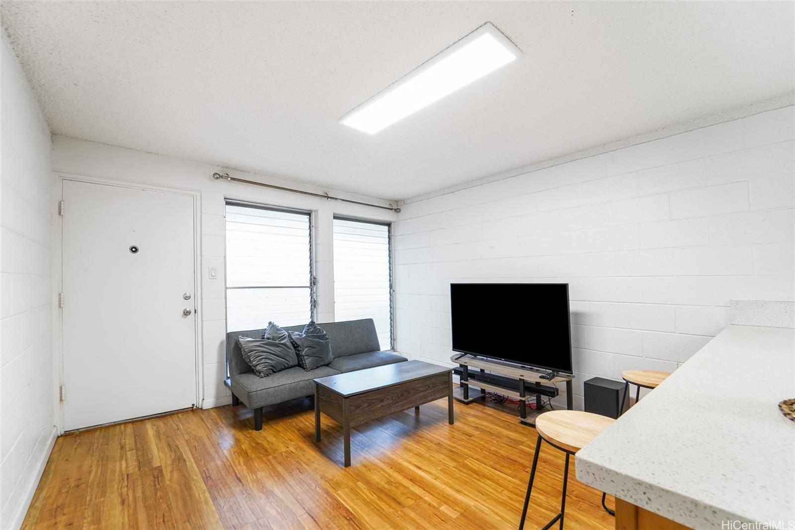 Varsity House condo # 102, Honolulu, Hawaii - photo 2 of 19