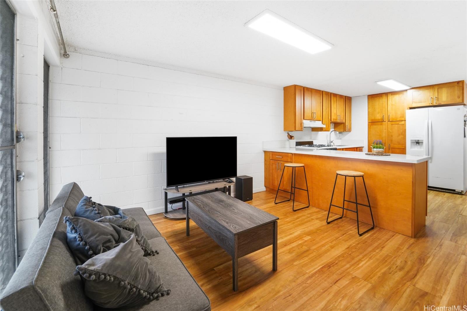 Varsity House condo # 102, Honolulu, Hawaii - photo 2 of 15