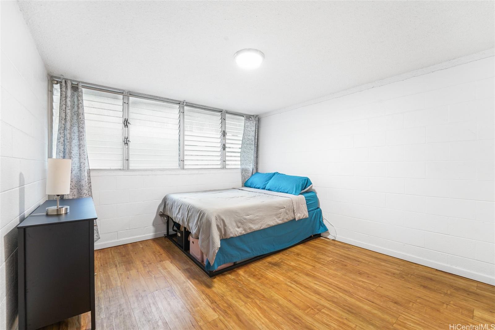 Varsity House condo # 102, Honolulu, Hawaii - photo 6 of 19