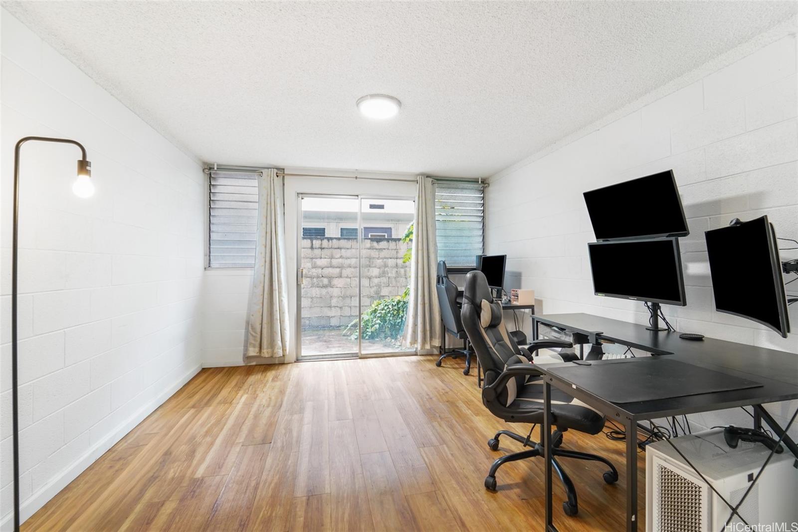 Varsity House condo # 102, Honolulu, Hawaii - photo 6 of 15