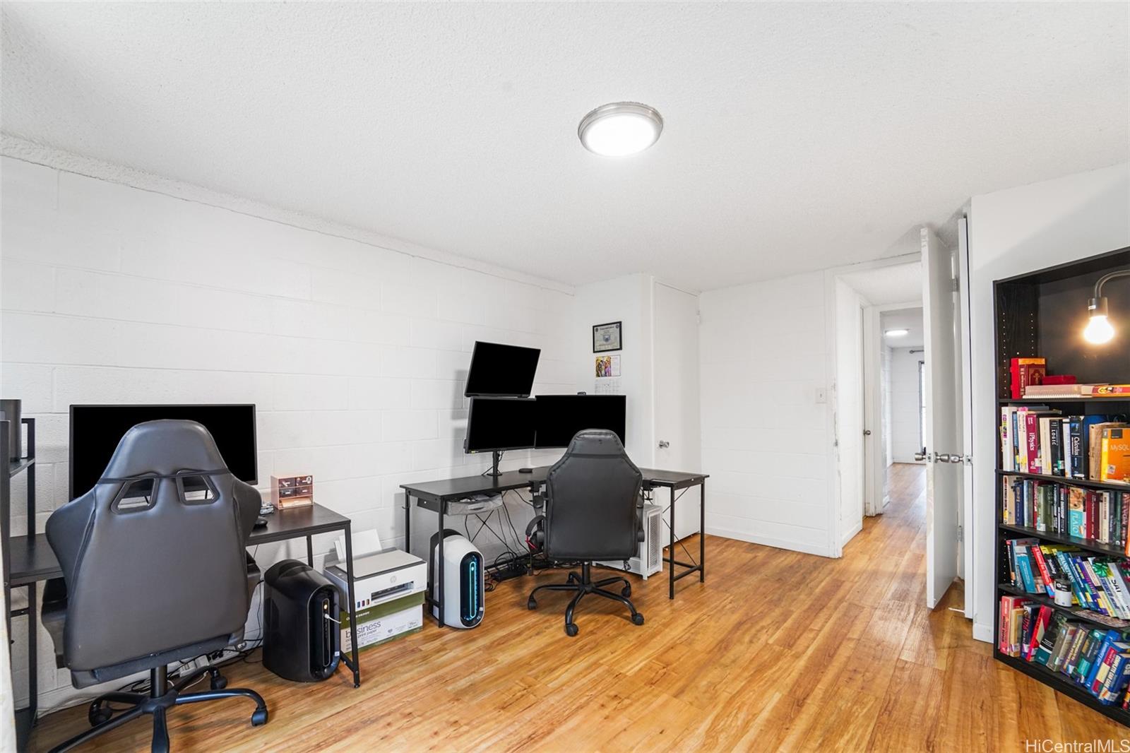 Varsity House condo # 102, Honolulu, Hawaii - photo 10 of 19