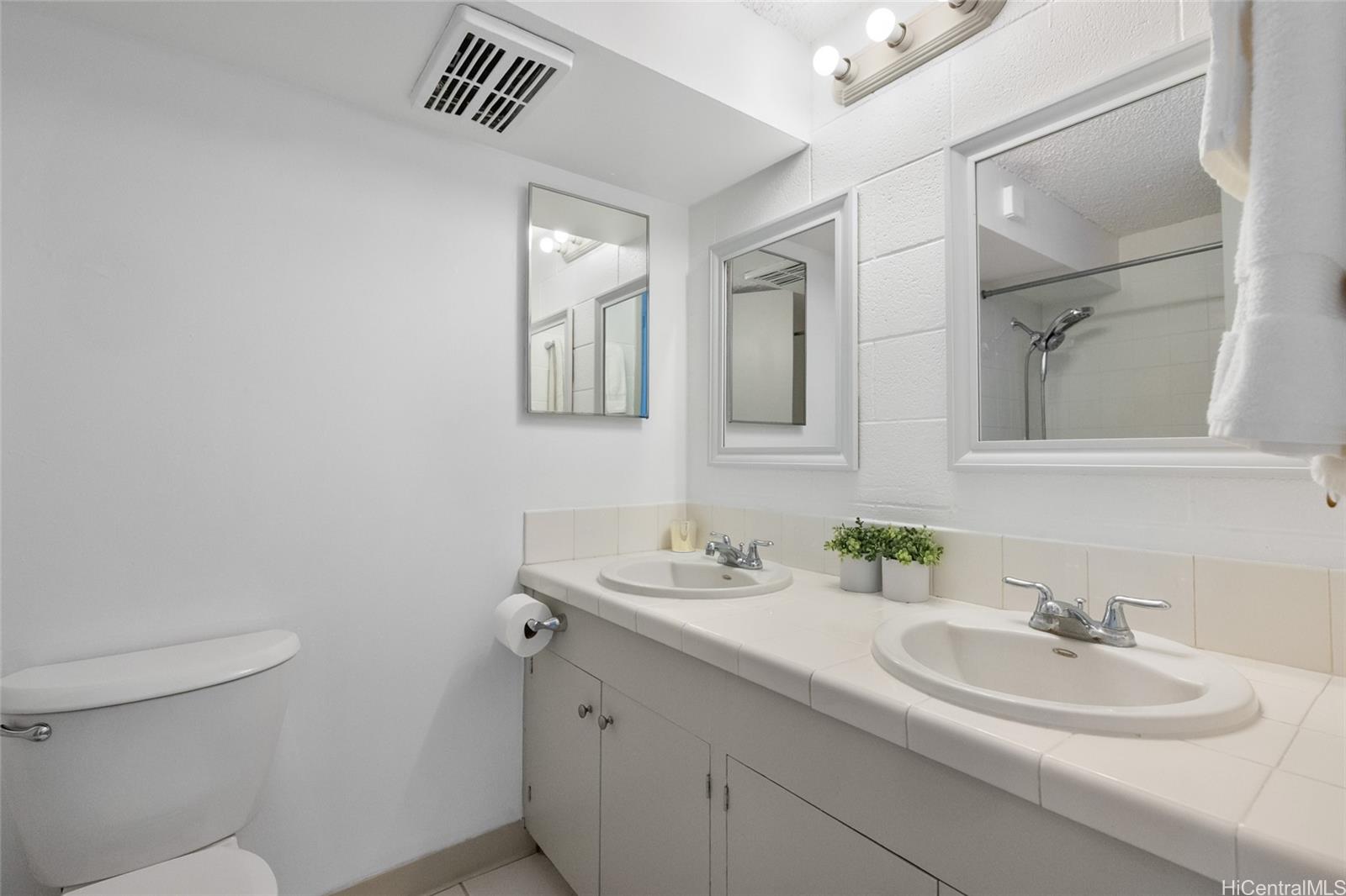 Varsity House condo # 205, Honolulu, Hawaii - photo 12 of 15