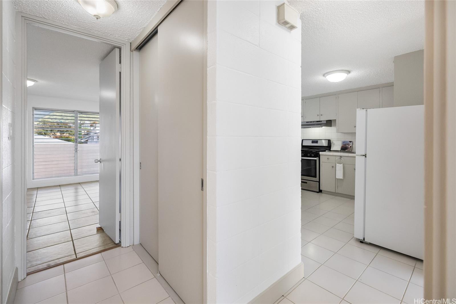 Varsity House condo # 205, Honolulu, Hawaii - photo 6 of 15