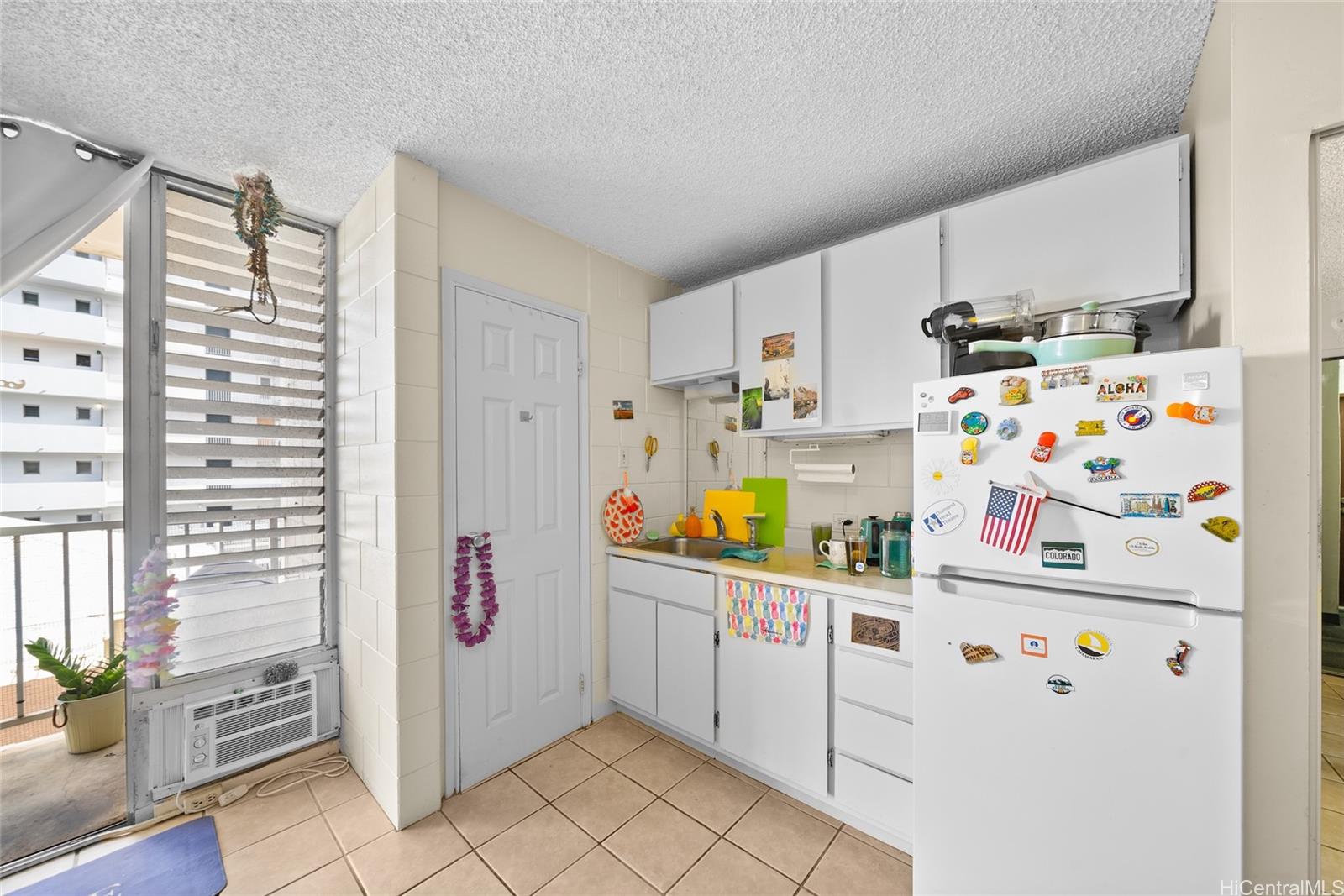 Pacific International condo # 303, Honolulu, Hawaii - photo 4 of 12