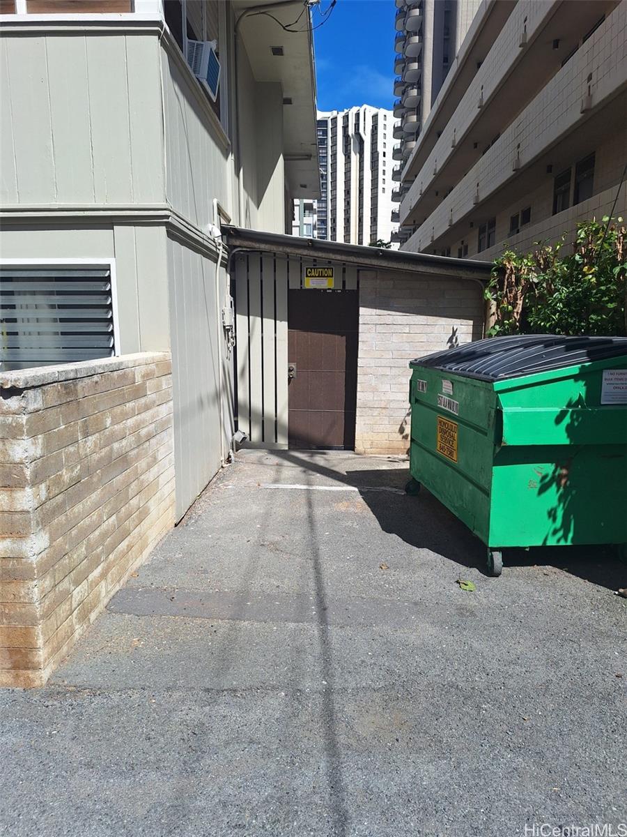 2517 Ala Wai Blvd Honolulu - Multi-family - photo 13 of 24