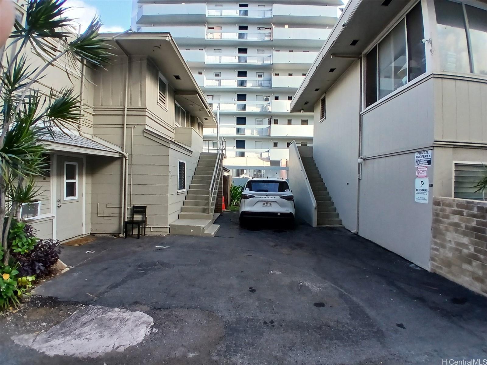2517 Ala Wai Blvd Honolulu - Multi-family - photo 21 of 24