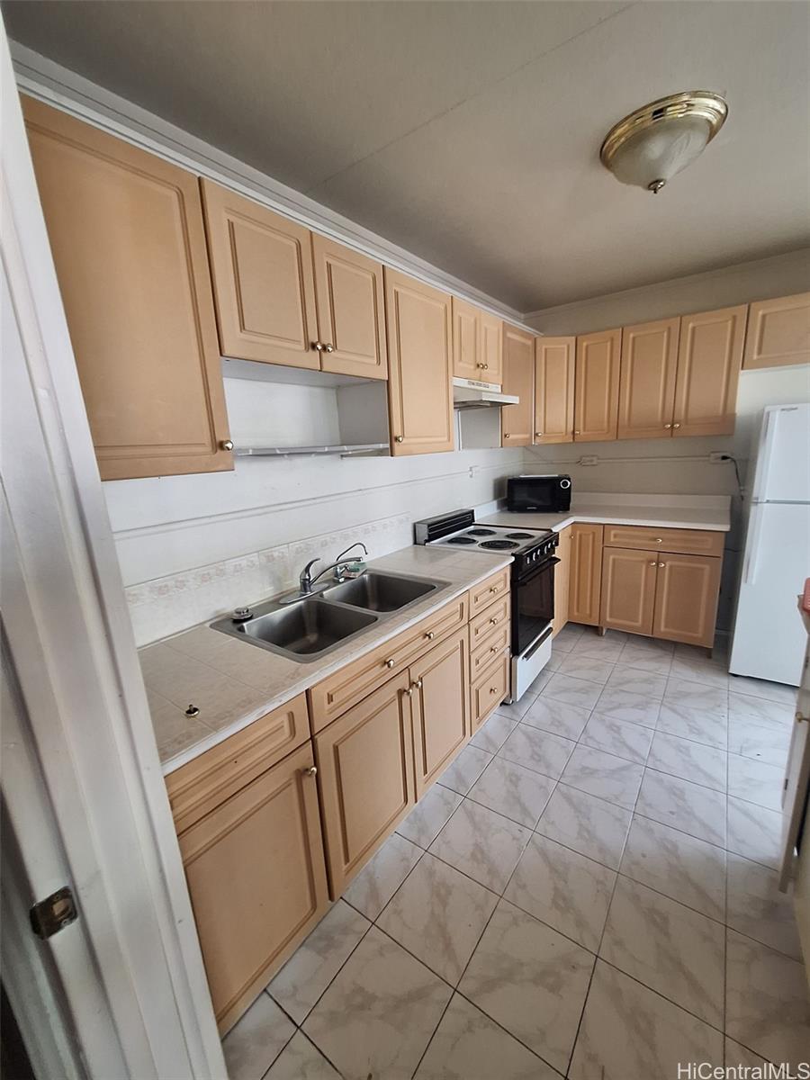 2517 Ala Wai Blvd Honolulu - Multi-family - photo 4 of 24