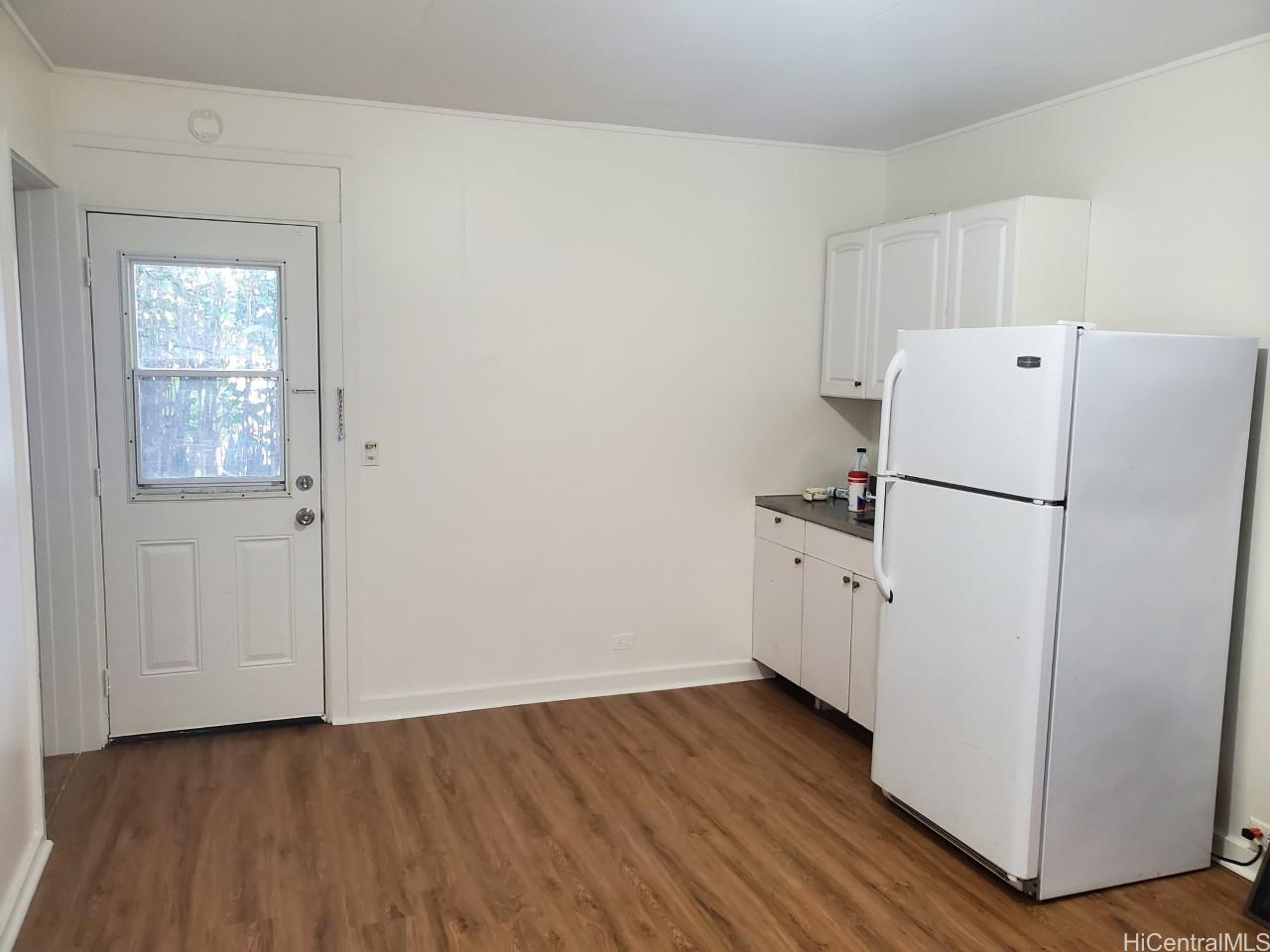 2517 Ala Wai Blvd Honolulu - Multi-family - photo 9 of 24