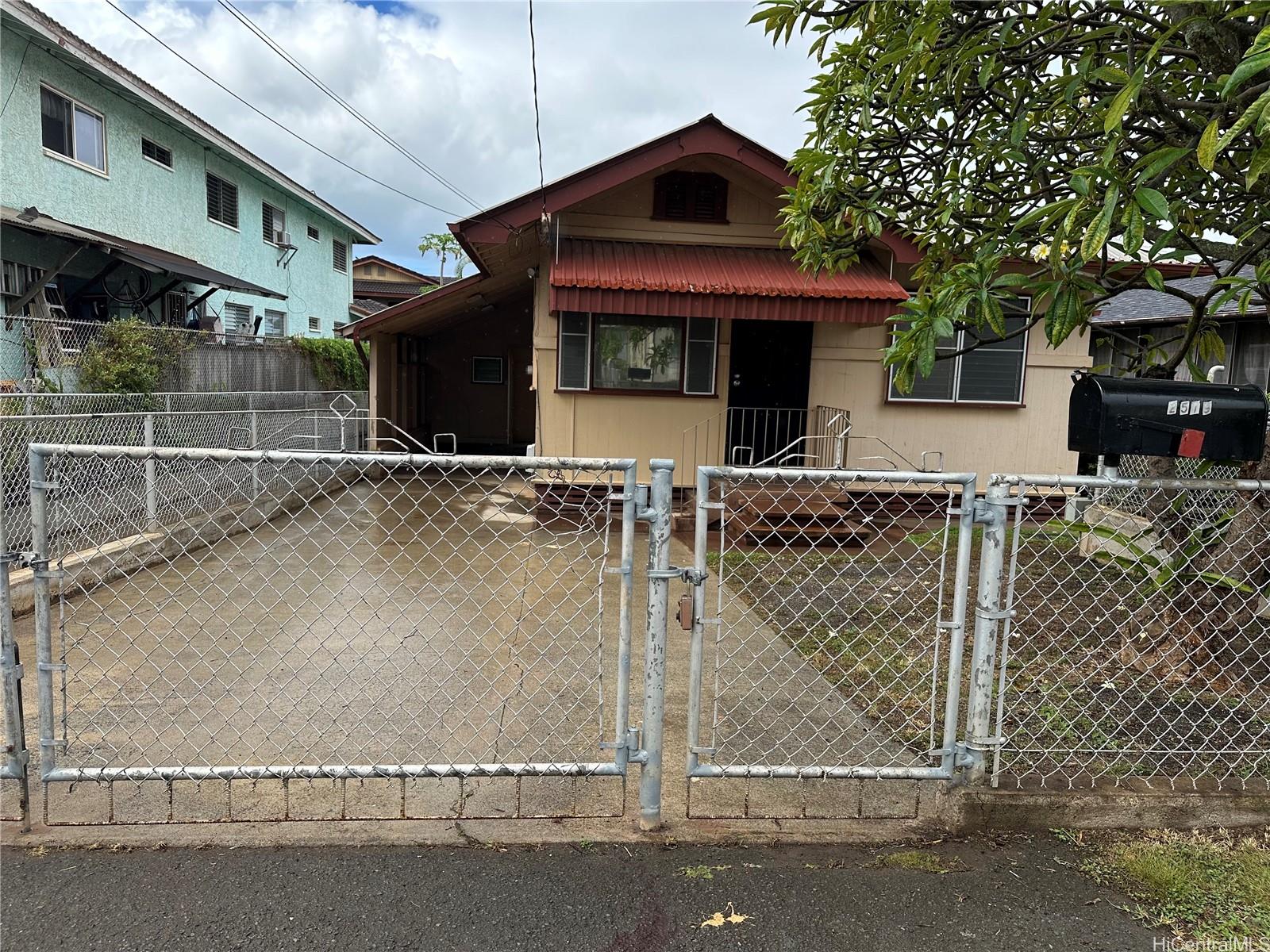 2519  Hoenui St Kalihi-lower, Honolulu home - photo 2 of 12