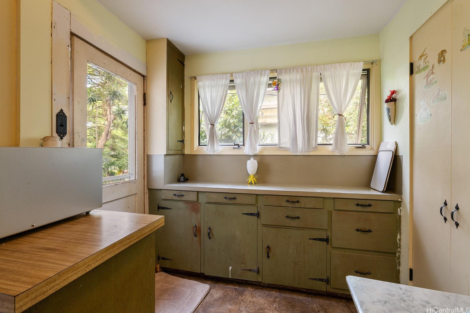 2519  Malama Place Manoa Area, Honolulu home - photo 6 of 24