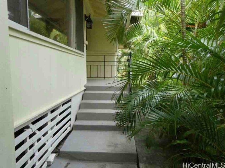 252  Moomuku Place Kuliouou, Diamond Head home - photo 3 of 11