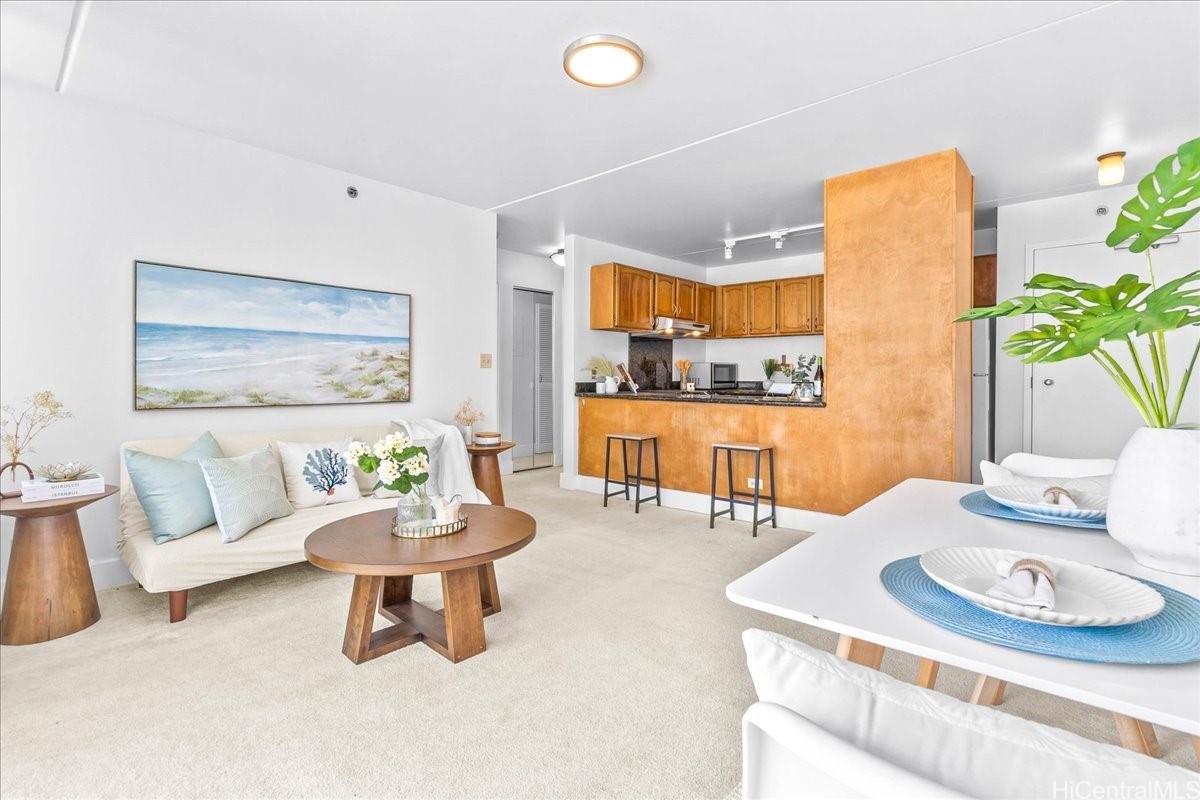 Iolani Regent condo # 304, Honolulu, Hawaii - photo 3 of 23